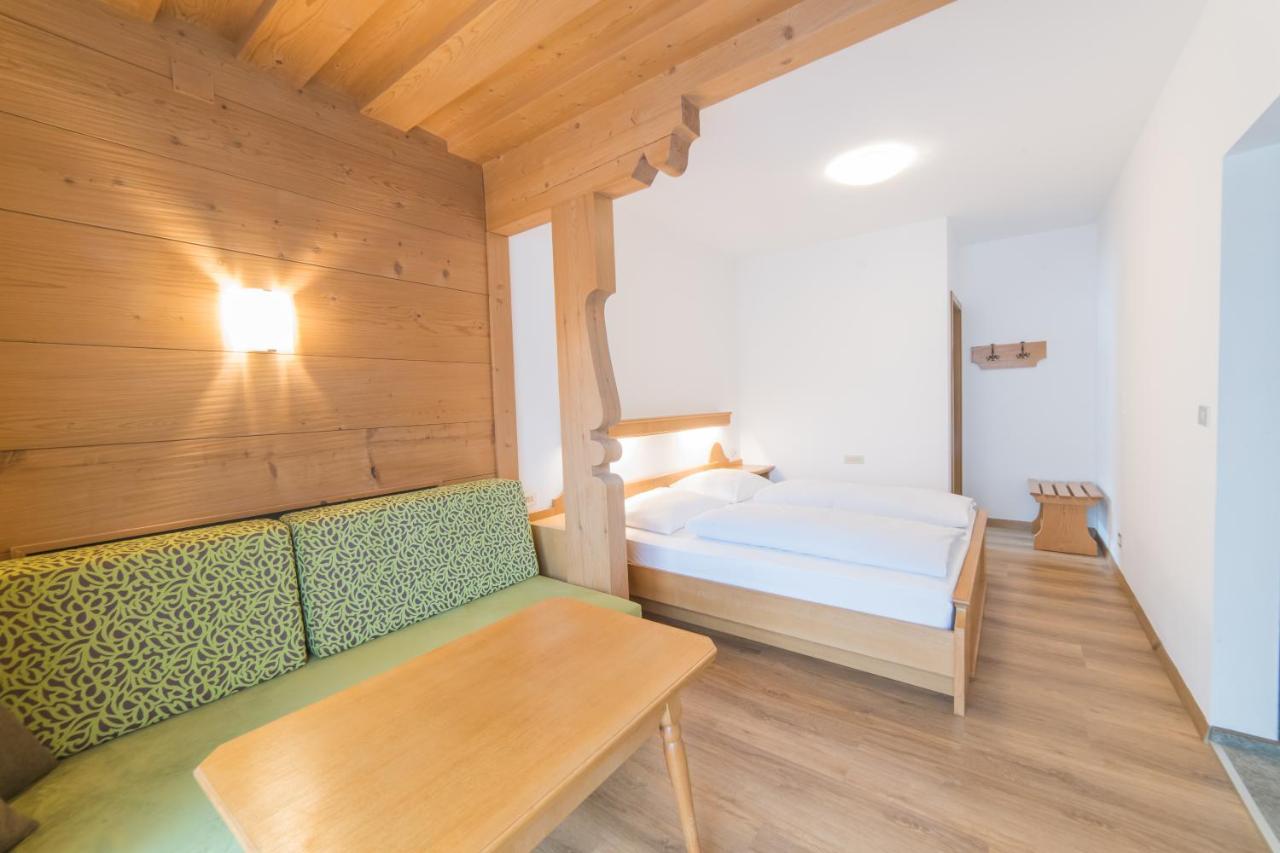 קסטלבלו Pension Apartments Pardell מראה חיצוני תמונה