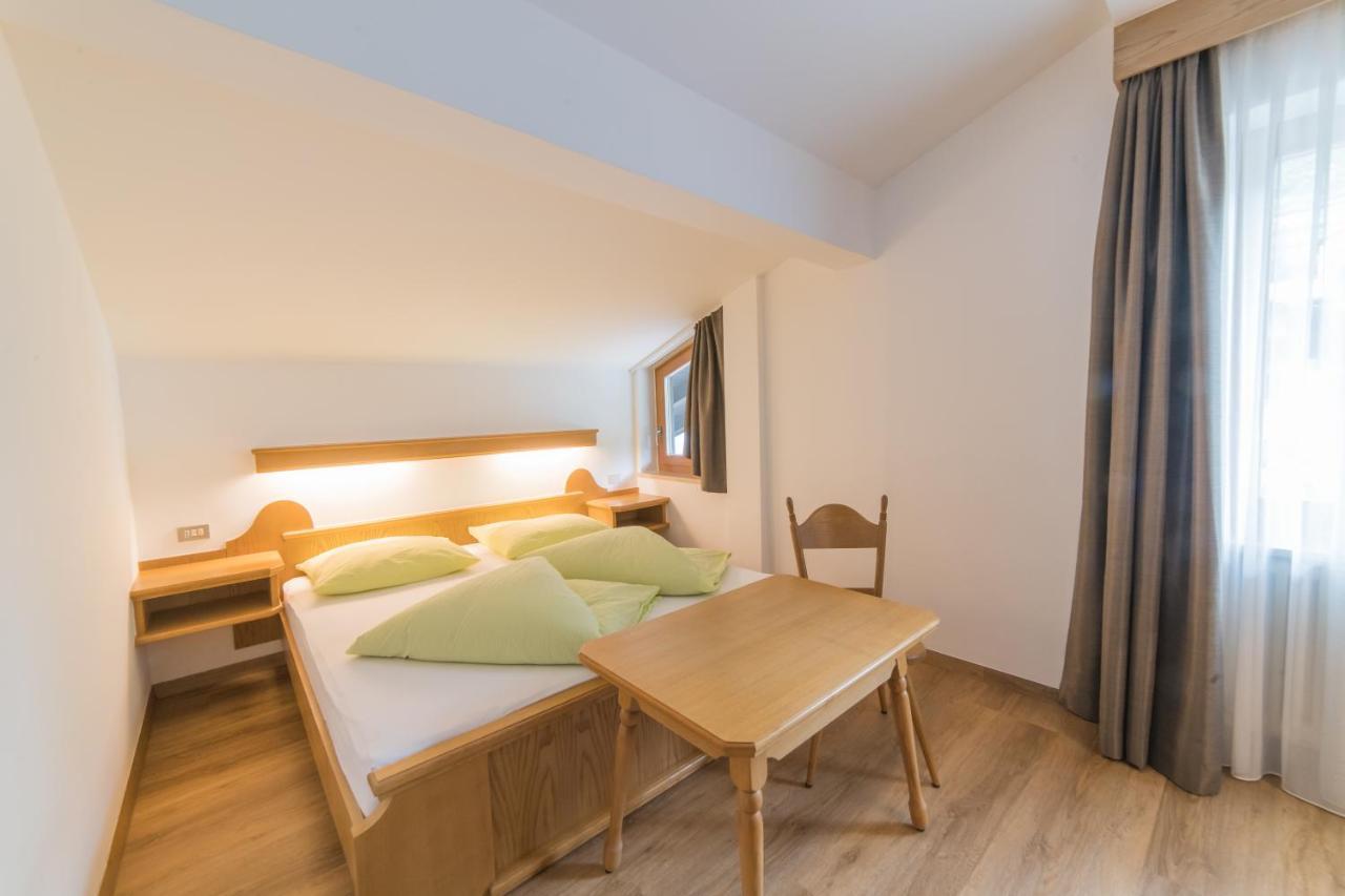 קסטלבלו Pension Apartments Pardell מראה חיצוני תמונה