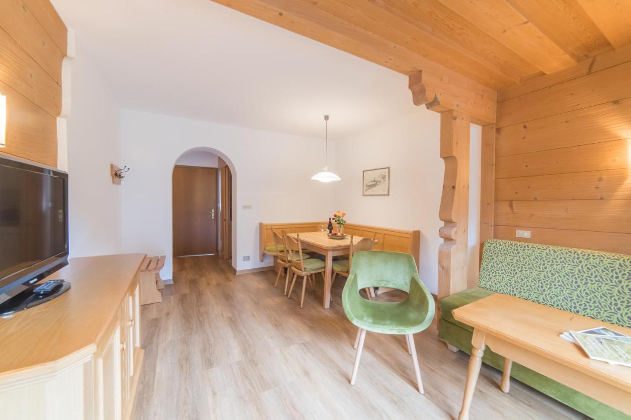קסטלבלו Pension Apartments Pardell מראה חיצוני תמונה