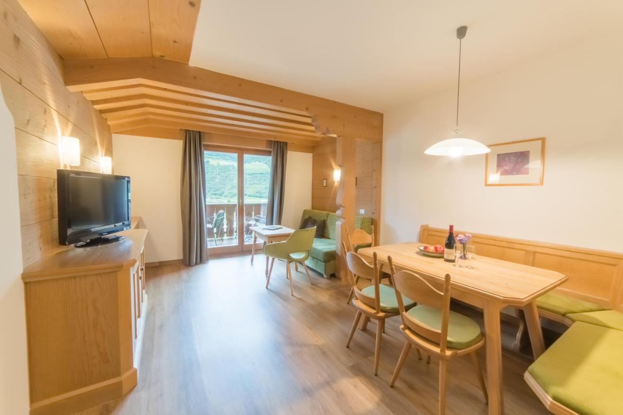 קסטלבלו Pension Apartments Pardell מראה חיצוני תמונה