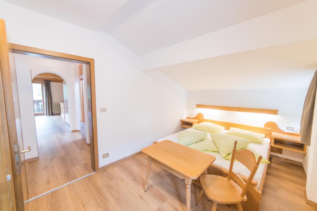קסטלבלו Pension Apartments Pardell מראה חיצוני תמונה